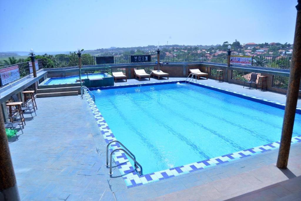 Keba Xpress Hotel - Entebbe Bagian luar foto