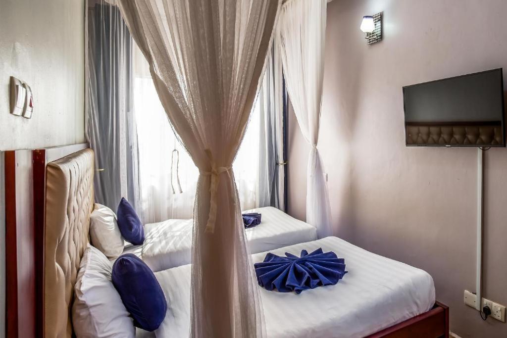Keba Xpress Hotel - Entebbe Bagian luar foto