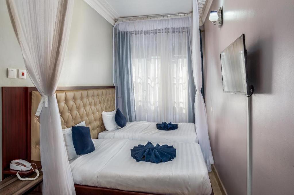 Keba Xpress Hotel - Entebbe Bagian luar foto